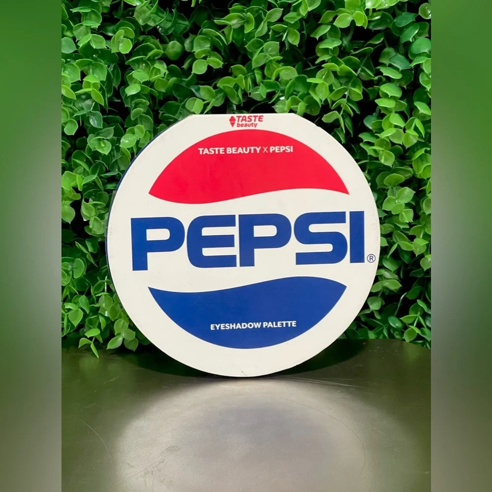 Taste Beauty x Pepsi Eyeshadow Palette